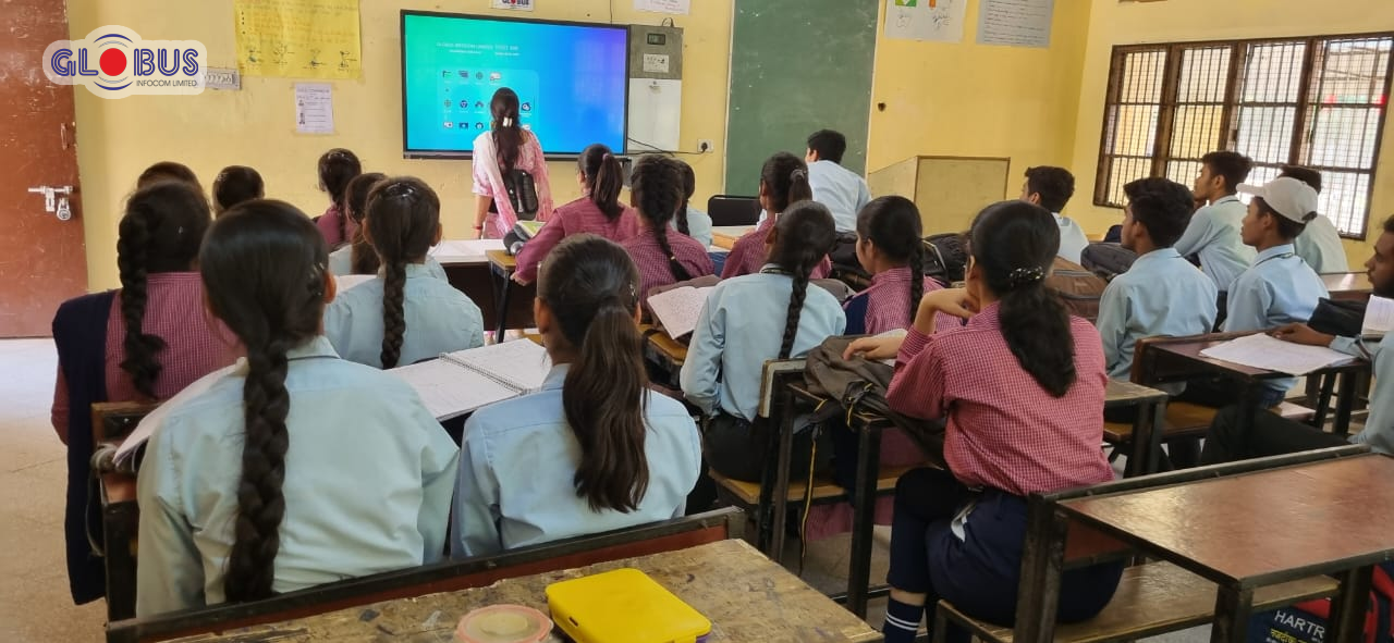 Interactive Displays Nurture Creativity 